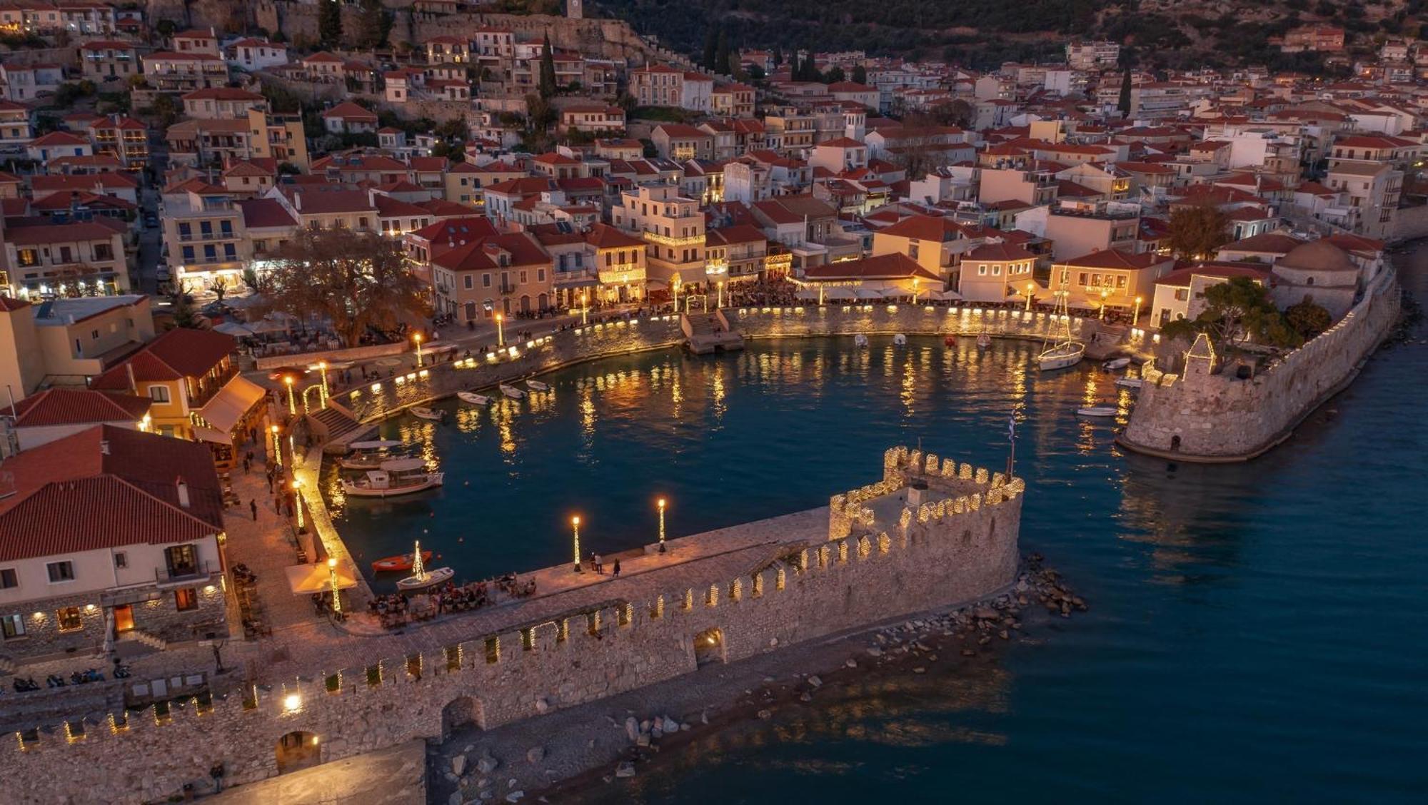 Nafpaktos Beach Luxury Suites Exterior photo
